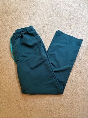 EUC Men’s FIGS Pisco Basic Scrub Pants Size Large in Caribbean Blue